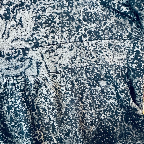 CalvinKlein Jeans Top XL long sleeve V-neck w/extra stitching, gathers@shoulder - Picture 3 of 7